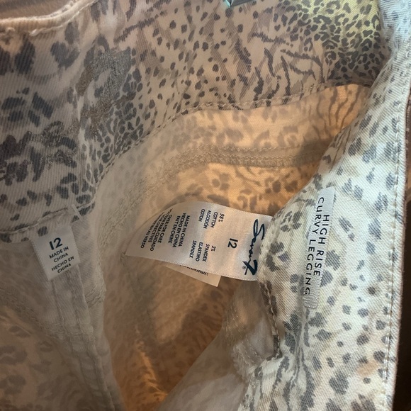 Statement Denim | Seven7 High Rise Curvy Skinny Jeans | Mixed Animal Print | 12 - Picture 7 of 10